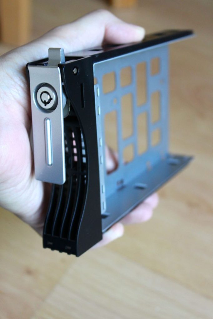 rack thecus n2800 682x1024 Thecus N2800, le NAS 2 baies le plus rapide au monde ?