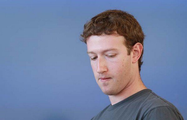 mark zuckerberg mark zuckerberg Facebook Faux profils, cours en chute, suspicion de fraude...