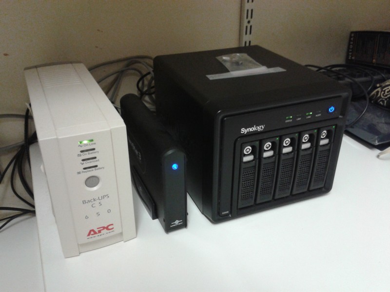 NAS : les 1001 nuits Synology DS508 UPS APC NAS : les 1001 nuits